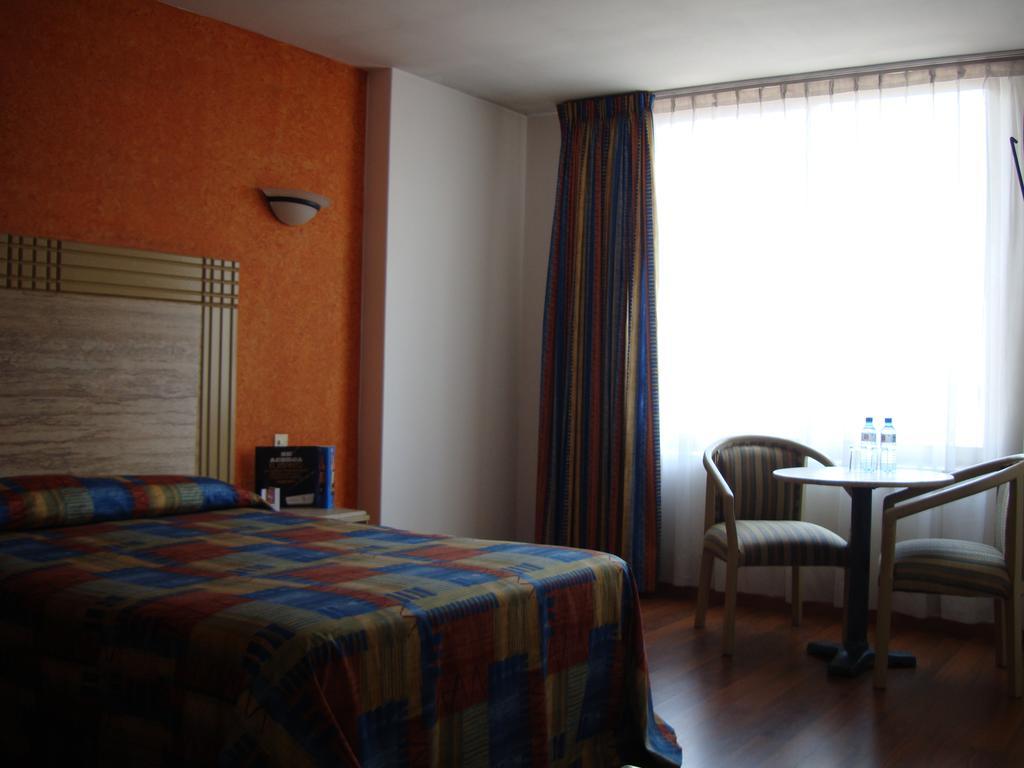 Hotel Cervantes Guadalajara Pokój zdjęcie